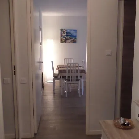 - D'automne: T3 Pour 4 Avec Balcon, Parking Et Proche - Fr-1-420-30 *