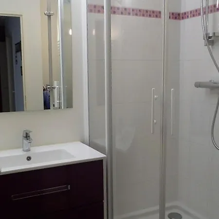 Apartamento - D'automne: T3 Pour 4 Avec Balcon, Parking Et Proche - Fr-1-420-30 *