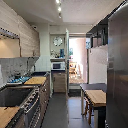 - D'automne: T3 Pour 4 Avec Balcon, Parking Et Proche - Fr-1-420-30 Apartamento