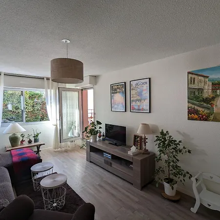 - D'automne: Agreable T3 Pour 4 Avec Balcon, Parking Et Proche - Fr-1-420-30 Arcachon