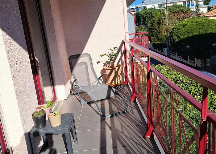 Апартаменты - D'automne: Agreable T3 Pour 4 Avec Balcon, Parking Et Proche - Fr-1-420-30 *
