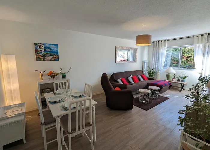 - D'automne: Agreable T3 Pour 4 Avec Balcon, Parking Et Proche - Fr-1-420-30 *