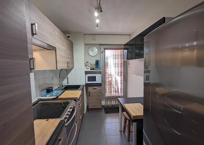 - D'automne: Agreable T3 Pour 4 Avec Balcon, Parking Et Proche - Fr-1-420-30 * Аркашон