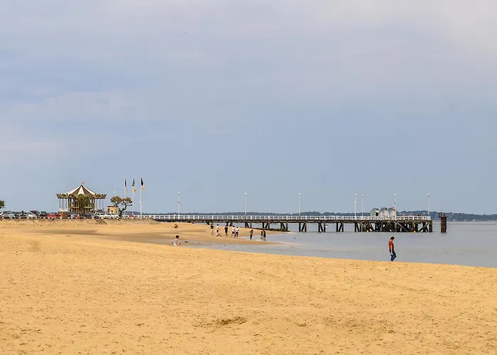 - D'automne: Agreable T3 Pour 4 Avec Balcon, Parking Et Proche - Fr-1-420-30 * Arcachon